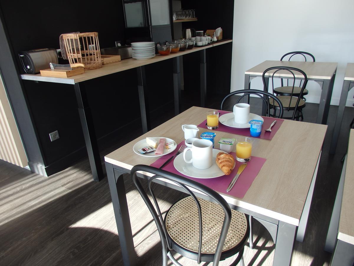 Hotel Castel Neuves-Maisons エクステリア 写真